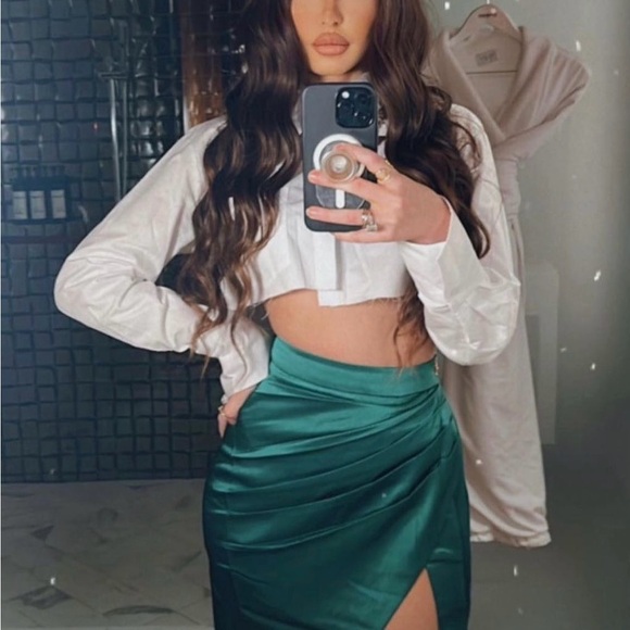 New Miss Circle Emerald Green Satin High Slit Draping Skirt - Size Small - Picture 3 of 14